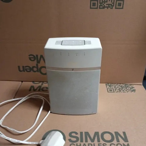 BOSE SPEAKER WITH FABRIC FRONT – WHITE/GREY