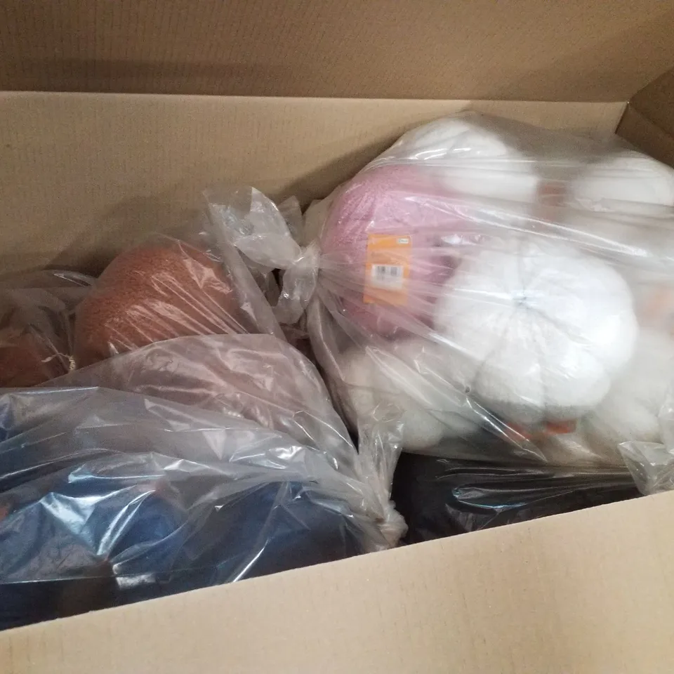 PALLET CONTAINING LARGE QUANTITY OF BRAND NEW HALLOWEEN PLUSH PUMPKINS 