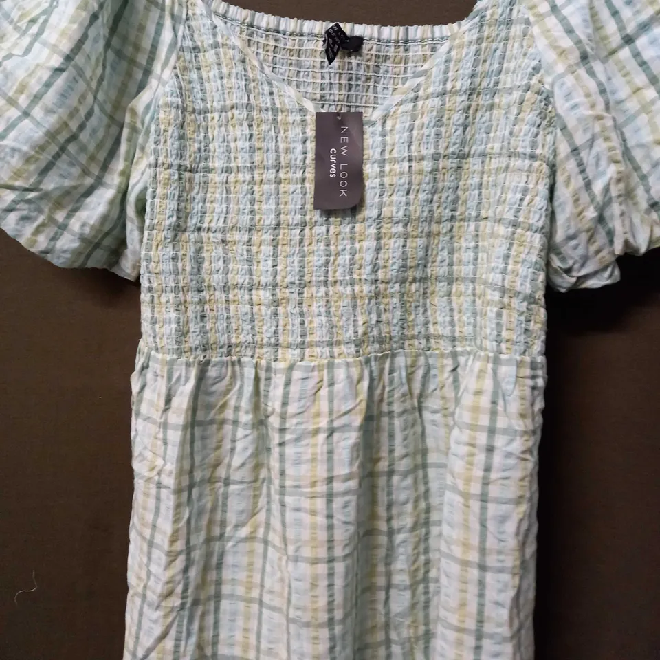 NEW LOOK CURVES COTTON SHIRRED BUST DRESS IN WHITE/GREEN/BLUE - UK 24