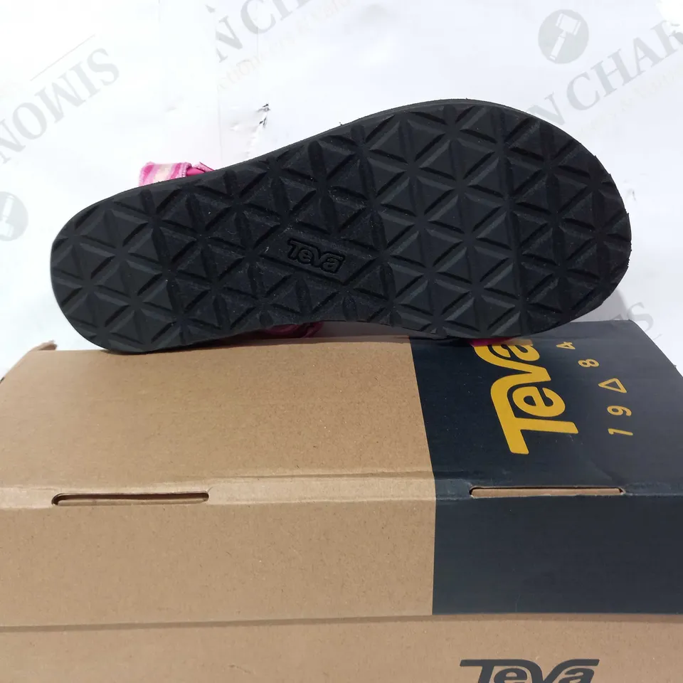 BOXED PAIR OF TEVA VELCRO STRAP SANDALS IN PINK UK SIZE 5