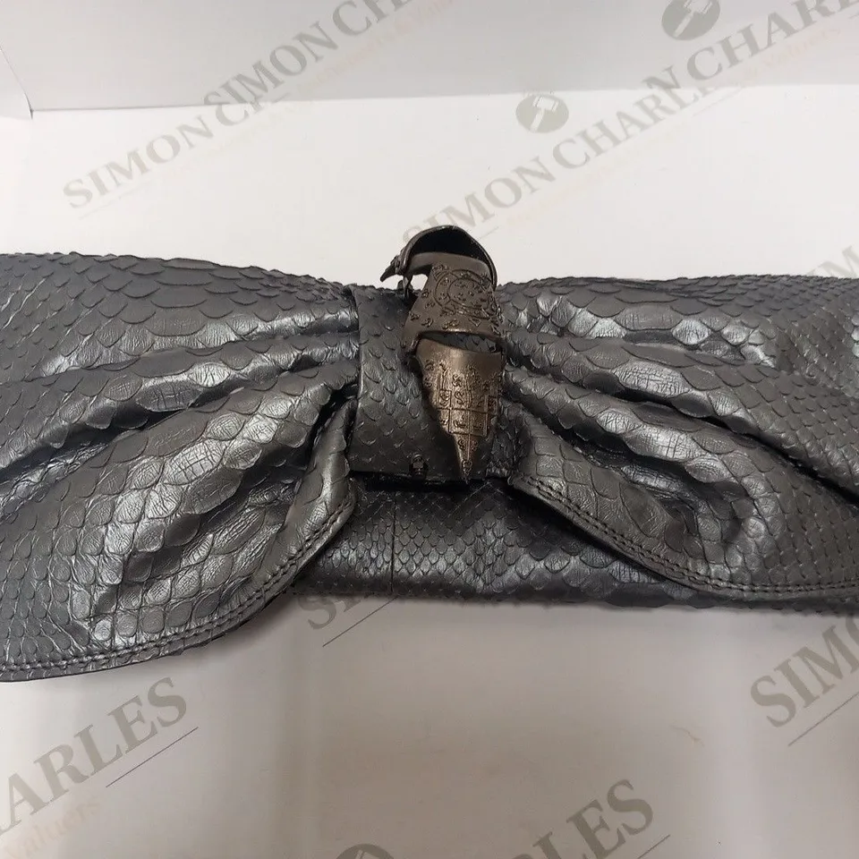MAISON DU POSH PYTHON 3 CLUTCHSILVER SHADE BAG