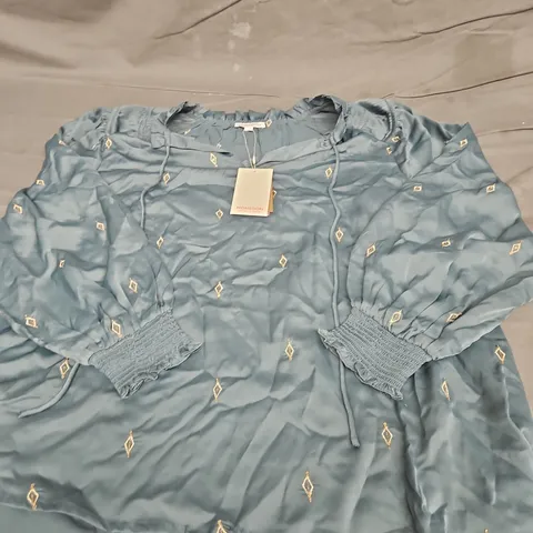 MONSOON LONG SLEEVE SHIRT IN SAGE - SIZE LARGE