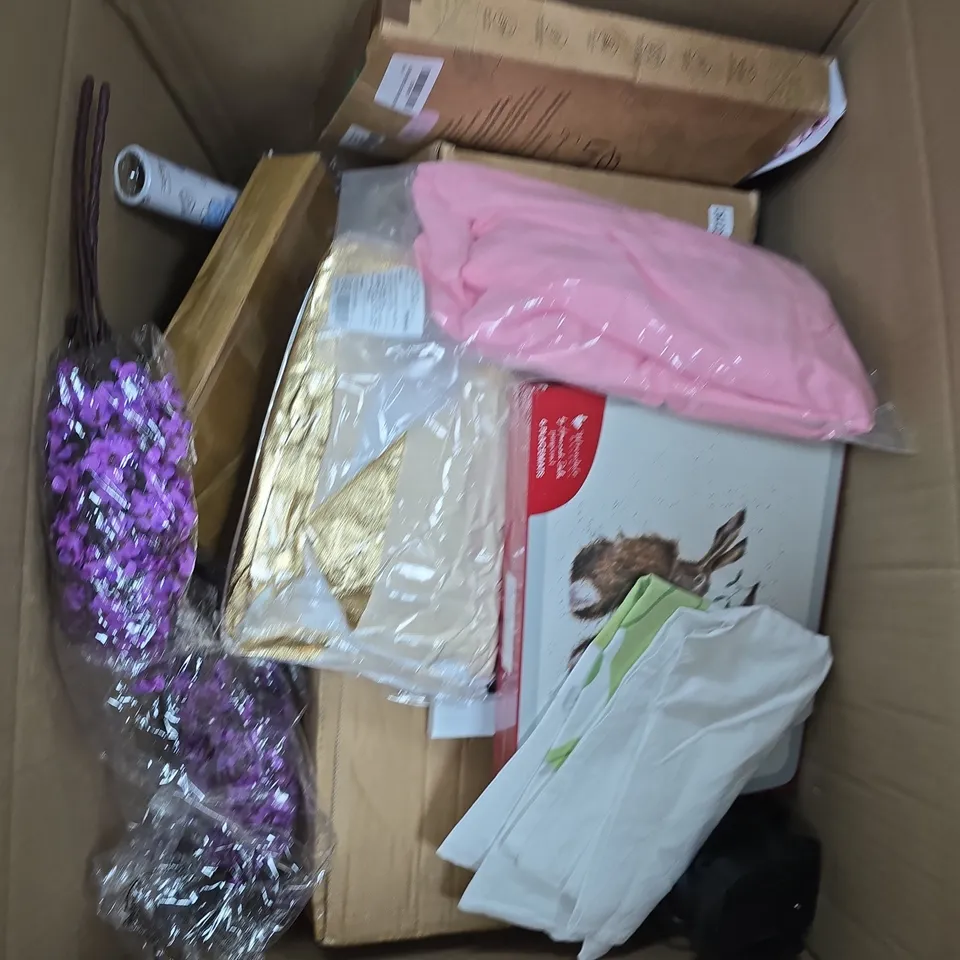 BOX OF APPROXIMATELY 15 ASSORTED HOUSEHOLD ITEMS TO INCLUDE PLACEMATS, FAKE FLOWERS AND WALLPAPER