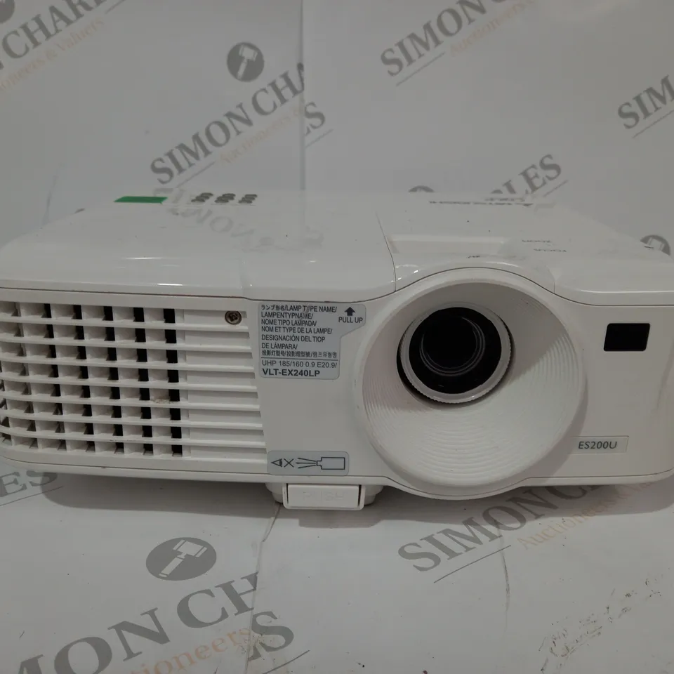 MITSUBISHI ES200U PROJECTOR - WHITE