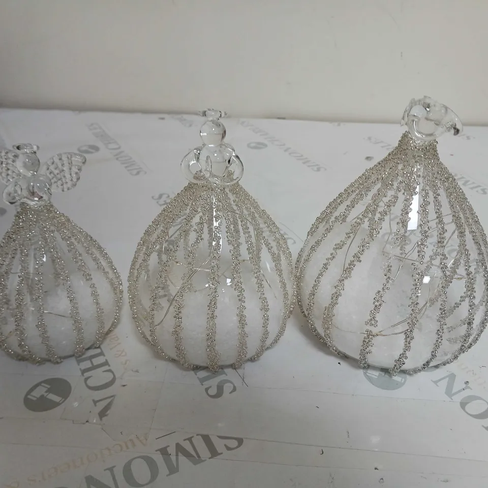 BOXED JULIEN MACDONALD SET 3 PRELIT GLASS ANGELS 