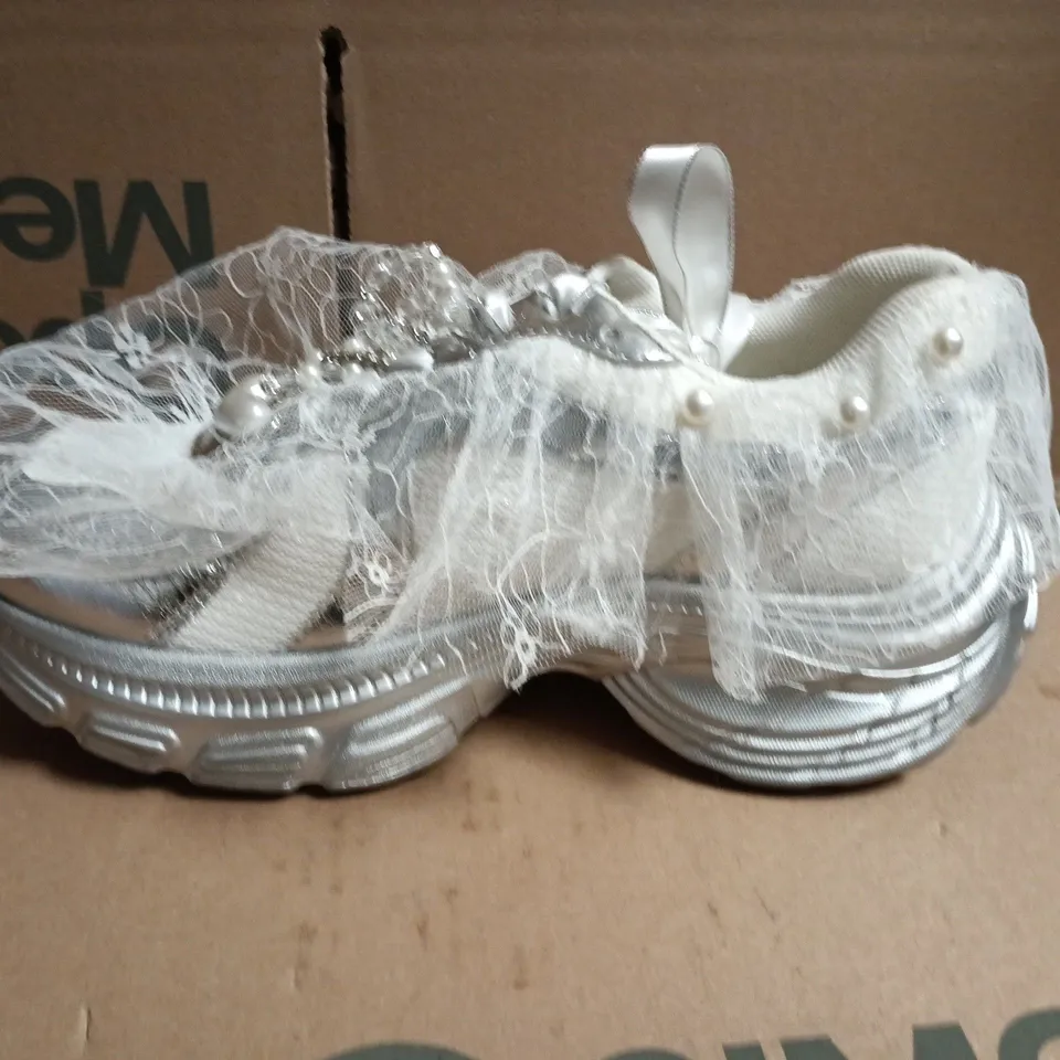 KIDS' SILVER LACE PARTY SHOES WITH PEARL & CRYSTAL EMBELLISHMENTS - 250/2.5