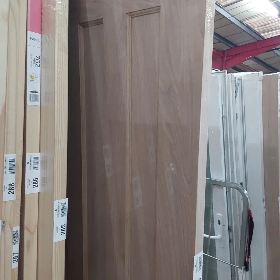 VERTICAL THREE PANEL OAK VENEER INTERNAL DOOR 1981 × 686mm