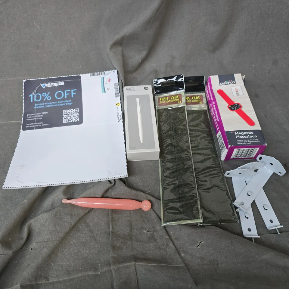 APPROXIMATELY 15 ASSORTED HOUSEHOLD ITEMS TO INCLUDE MAGNETIC PINCUSHION, BIVVY VENT SUPPORTS, GEL INK PEN, ETC
