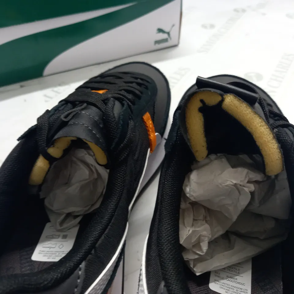 BOXED PAIR OF PUMA RIDER DISPLACED TRAINERS IN ASPHALT - UK 9