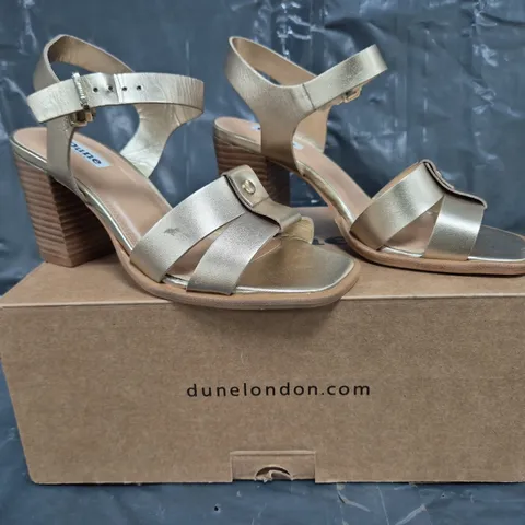 BOXED PAIR OF DUNE LONDON JESSIA SQUARE TOE BLOCK HEEL SANDALS IN GOLD SIZE 3