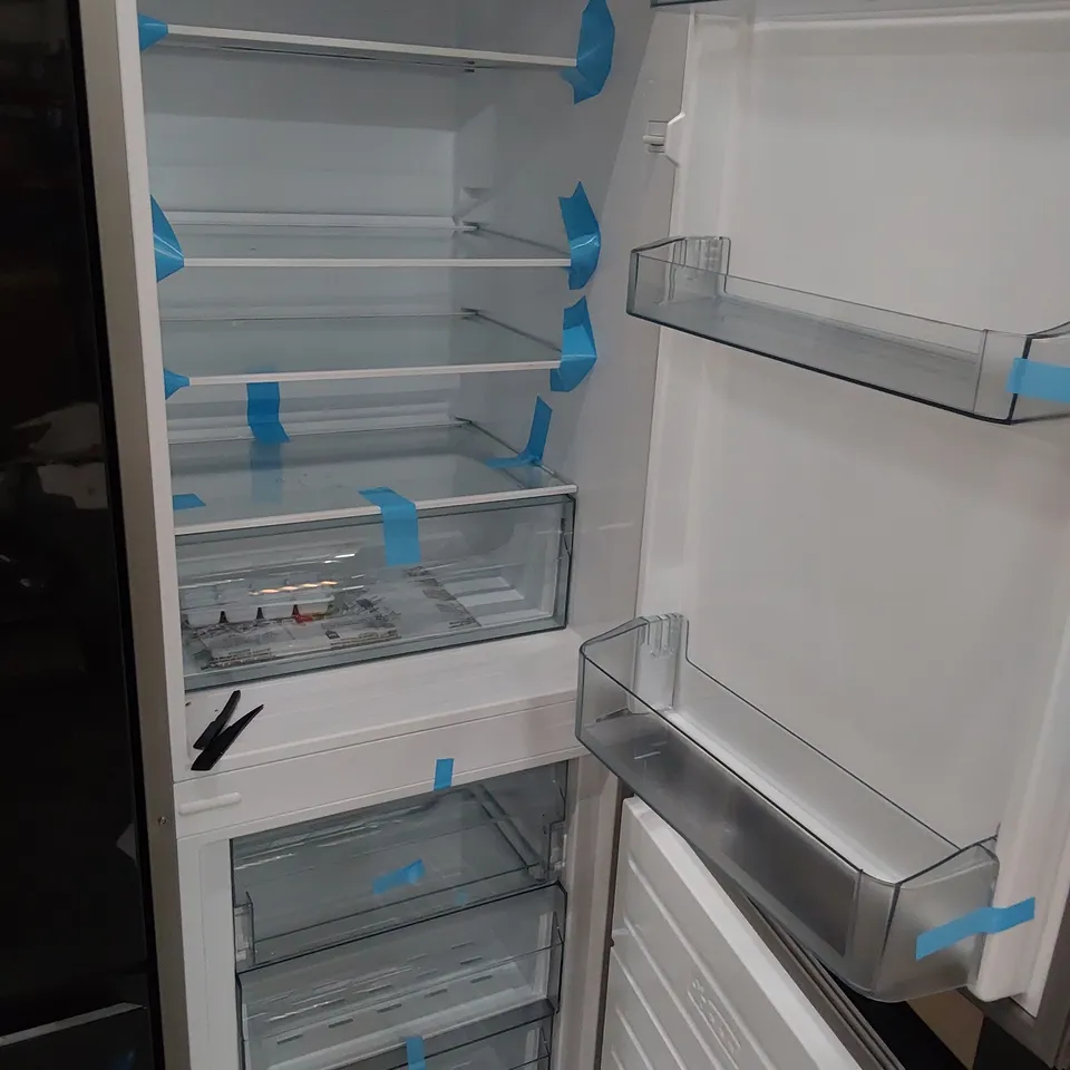 SWAN SILVER FRIDGE FREEZER SR158110S