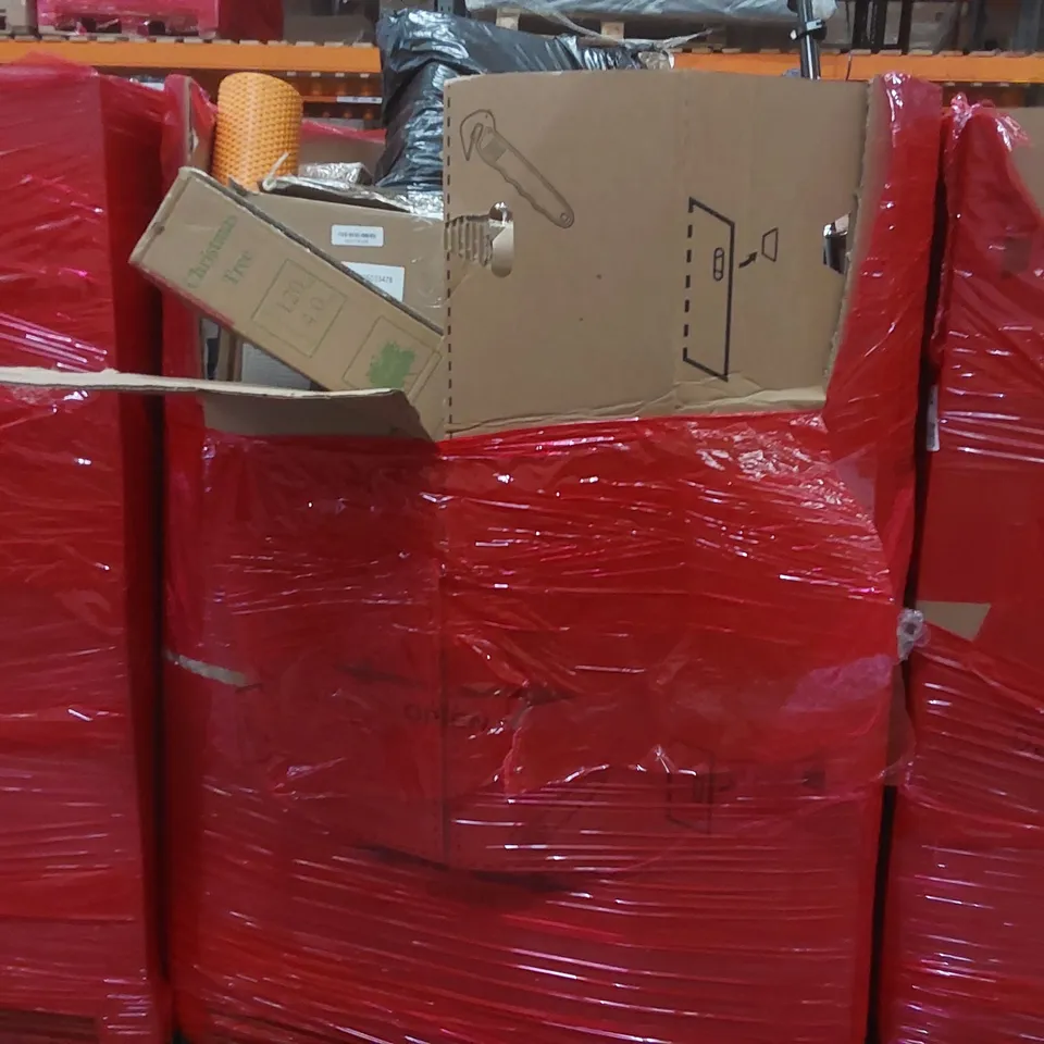 PALLET CONTAINING A LARGE QUANTITY OF ASSORTED ITEMS INCLUDING: SCOOTER, SUITCASE, ARTIFICIAL CHRISTMAS TREE, FOAM ROLLER ECT