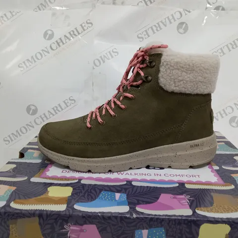 BOXED PAIR OF SKECHERS GLACIAL ULTRA BOOTS SIZE 5