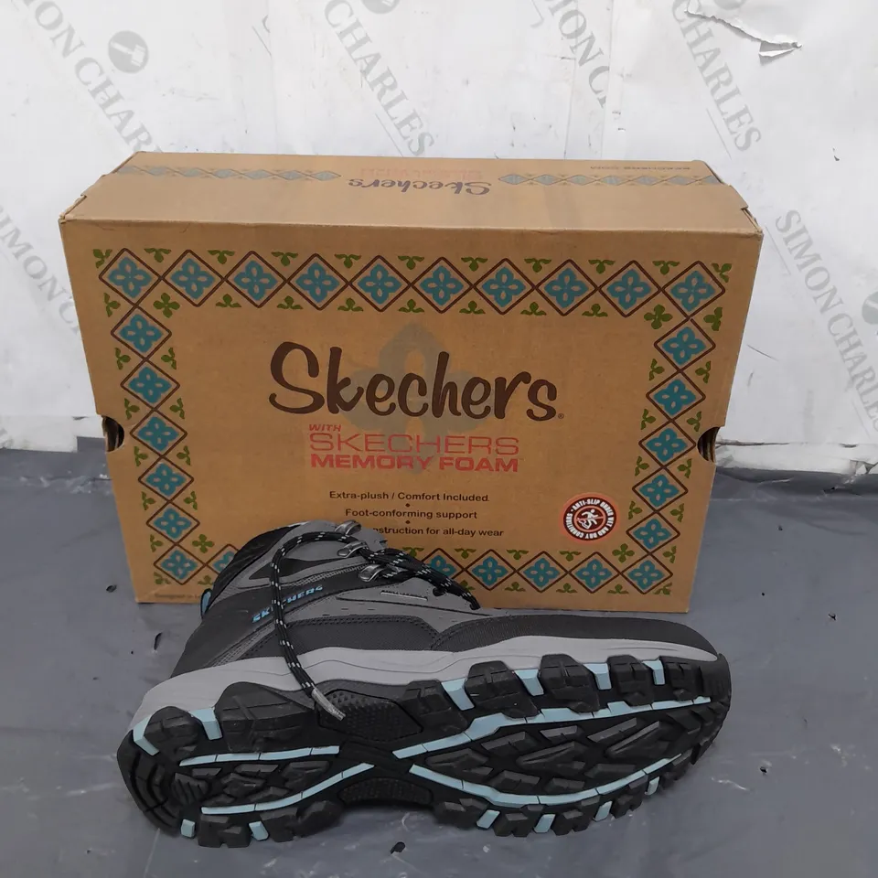 SKECHERS MEMORY FOAM SIZE 7 GREY/BLUE WALKING BOOTS 