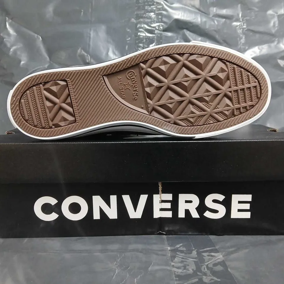 BOXED PAIR OF CONVERSE ALL STAR SHOES IN BLACK SIZE UK 6