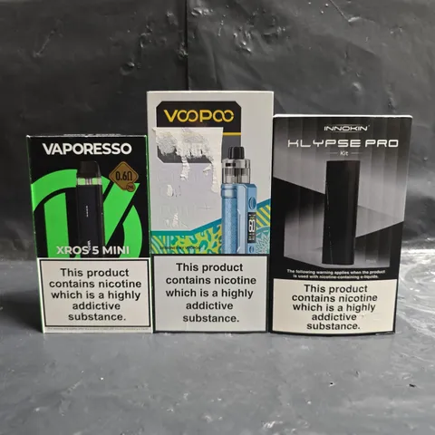 BOX OF APPROXIMATELY 20 ASSORTED E-CIGARETTE AND VAPING PRODUCTS TO INCLUDE VOOPOO, VAPORESSO, INNOKIN, ETC - COLLECTION ONLY