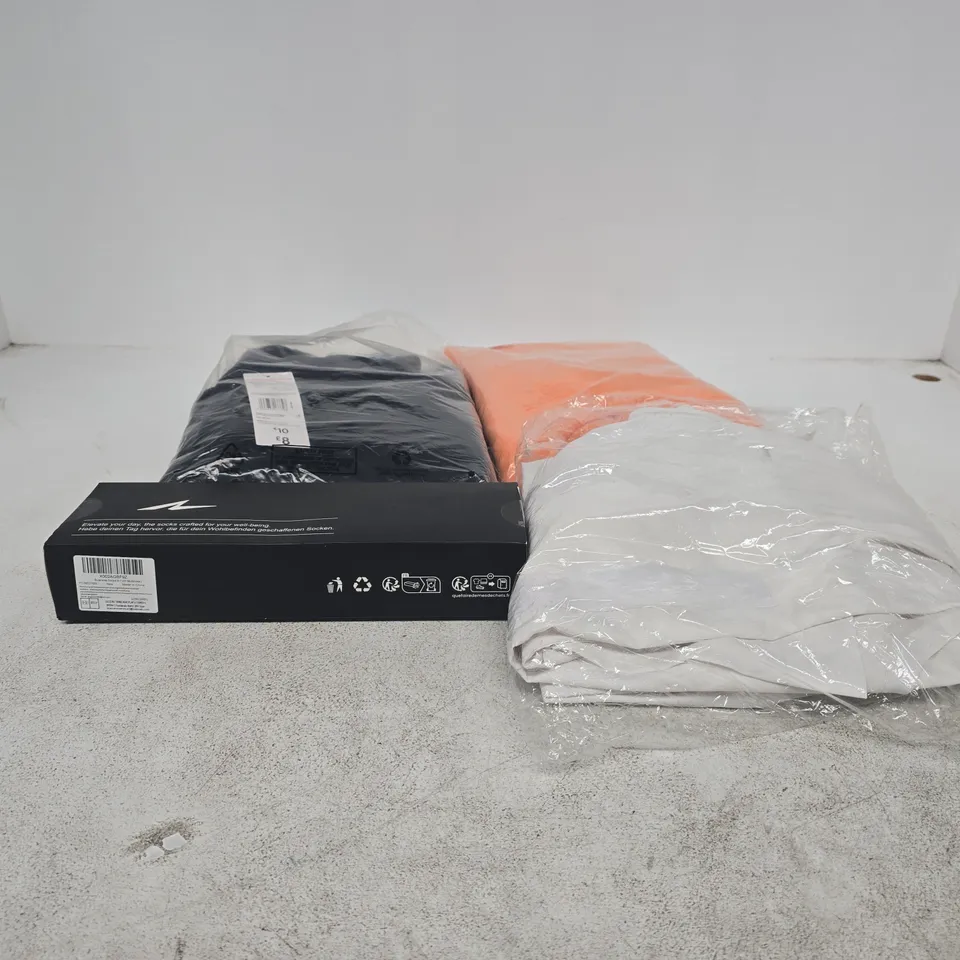 BOX OF APPROXIMATELY 28 ASSORTED CLOTHING ITEMS TO INCLUDE BUSINESS SOCKS (BOXED), F&F ETC