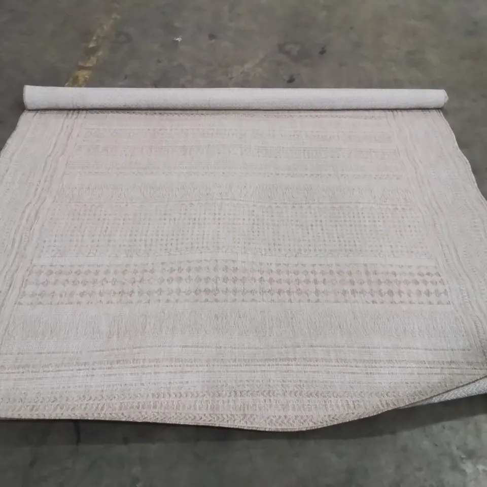 QUALITY DESIGNER AREA RUG - APPROXIMATELY 275X200CM