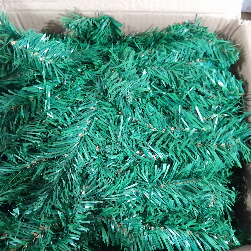 BOXED XMAS GARLAND UNKNOW SIZE IN GREEN 