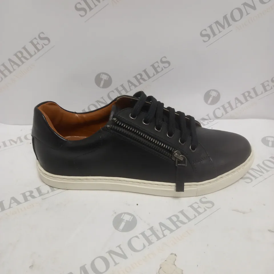 BOXED PAIR OF MAISON DE NIMES LEATHER ZIP SIDE TRAINERS IN BLACK - SIZE 5