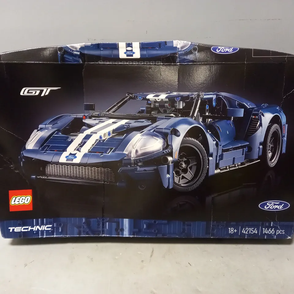 BOXED LEGO TECHNIC 2022 FORD GT [SET 42145] RRP £210