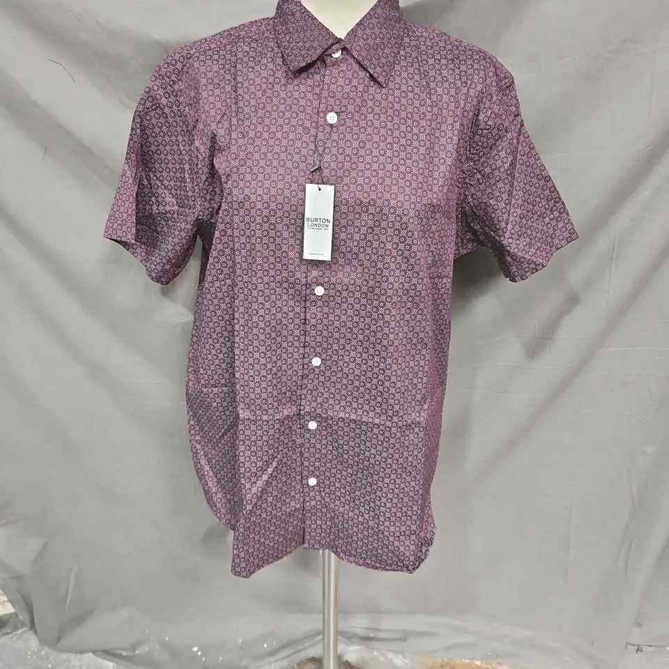 BURTON LONDON GEO PRINT SHORT SLEEVE SHIRT IN BURGUNDY SIZE XL