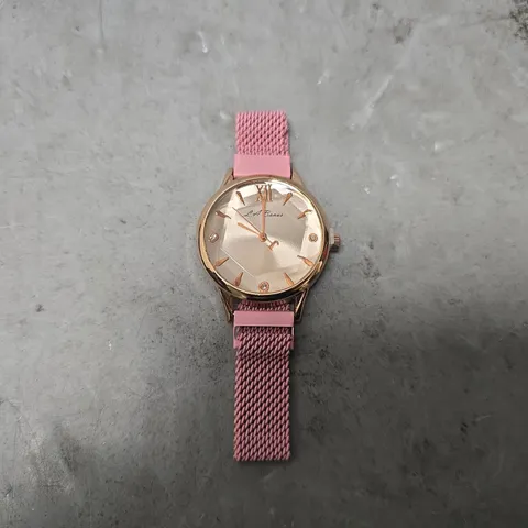 LADIES LA BANUS WATCH – 12 HOUR CLOCK - METAL STRAP WITH MAGNETIC CLASP