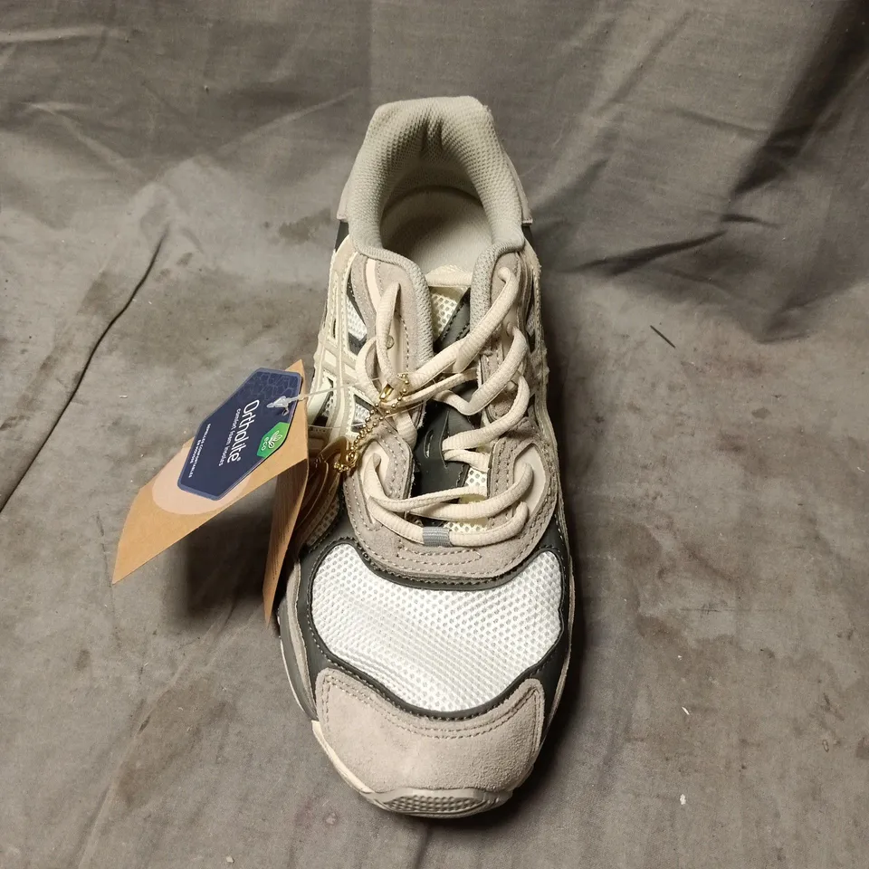 ASICS RUNNING SHOES - GREY/WHITE MESH WITH SUEDE OVERLAYS (ORTHOLITE TAG ATTACHED) SIZE 9