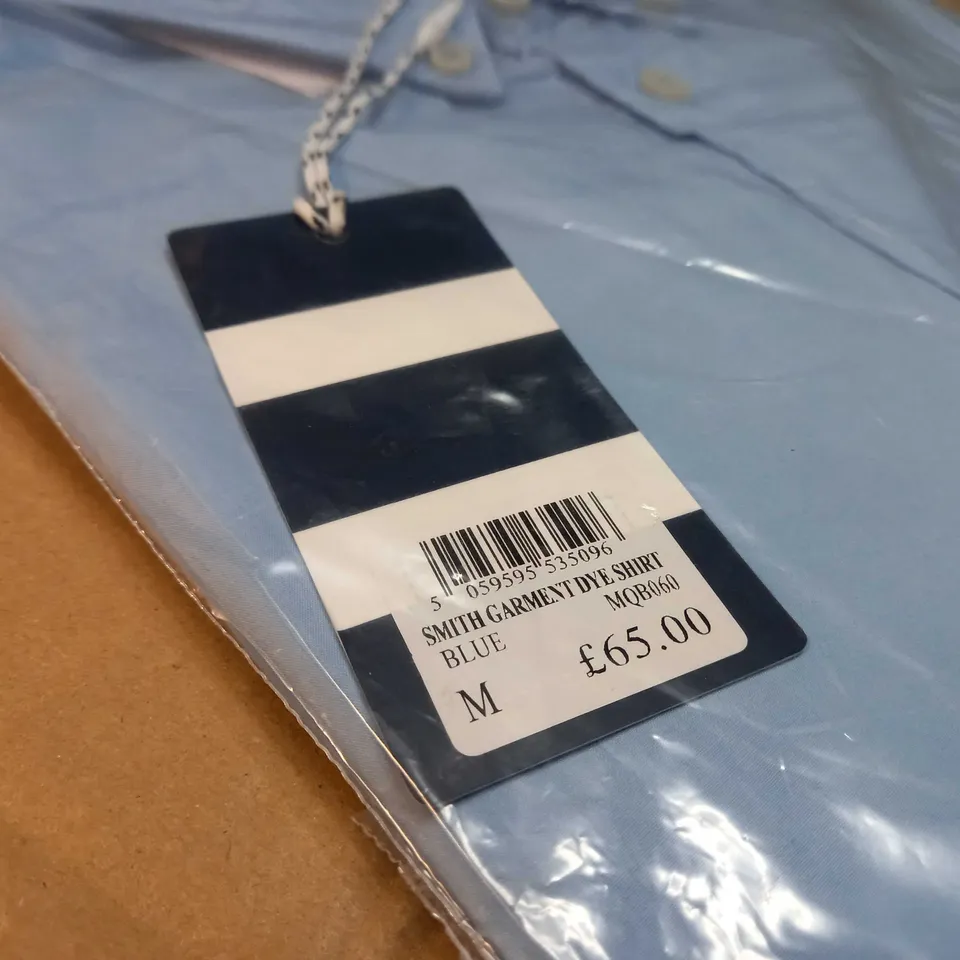 PACKAGED CREW CLOTHING COMPANY BLUE SMITH GARMENT DYE SHIRT - MEDIUM