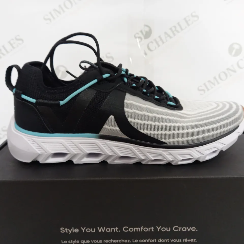 VIONIC WHITE & BLACK THREE ZONE COMFORT TRAINERS - SIZE 6