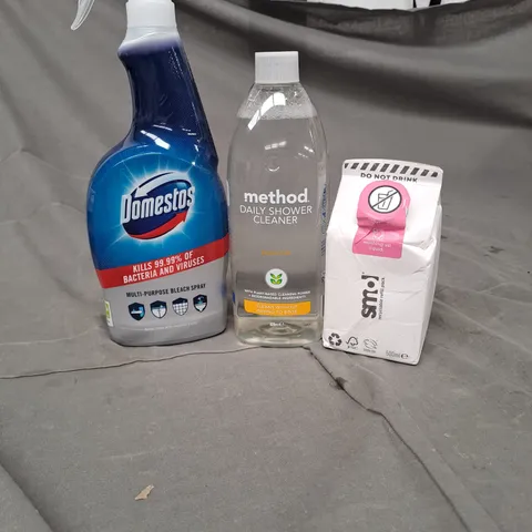 APPROXIMATELY 12 HOUSEHOLD CLEANING PRODUCTS TO INCLUDE DOMESTOS BLEACH SPRAY, METHOD SHOWER CLEANER AND SMOL WASHING UP LIQUID