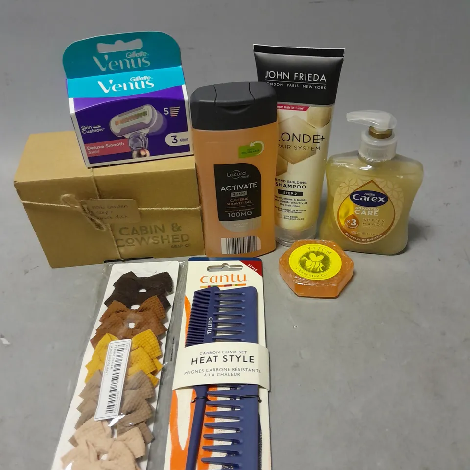 APPROXIMATELY 20 ASSORTED COSMETIC ITEMS TO INCLUDE - JOHN FRIEDA BOND BUILDING SHAMPOO - VENUS REPLACEMENT BLADES - CAREX HANDWASH