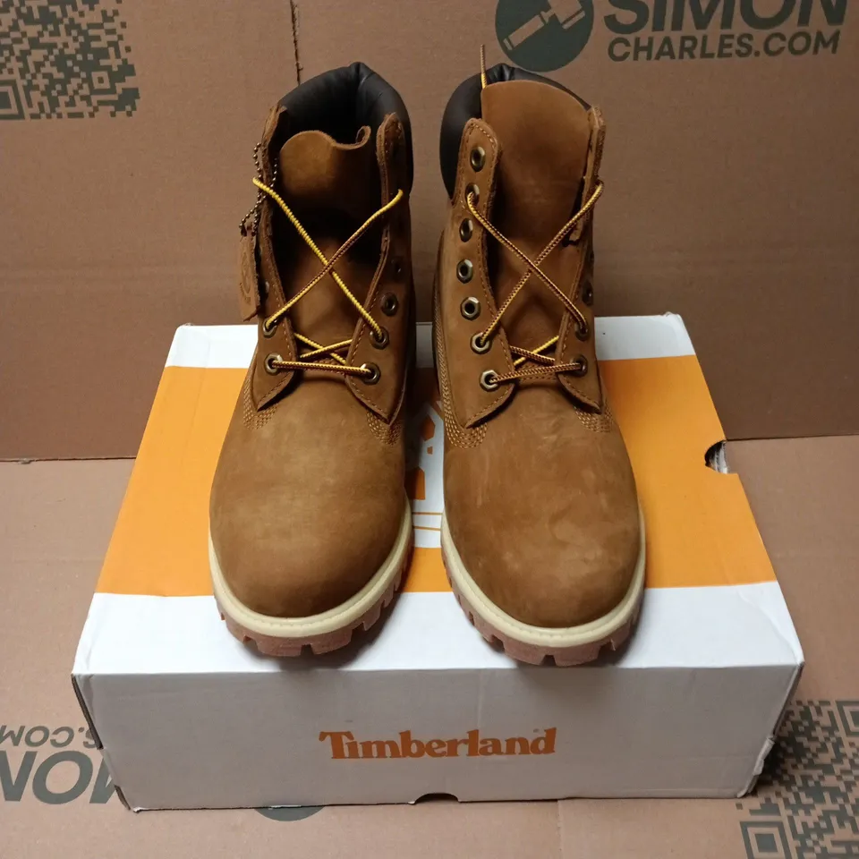 BOXED PAIR OF TIMBERLAND PREMIUM 6IN WATERPPROOF BOOTS IN RUST NUTBUCK - 9W