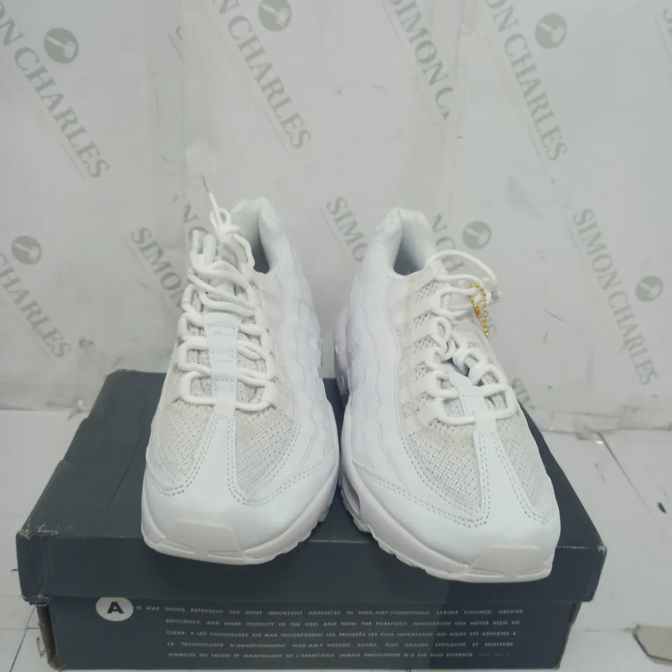 BOXED PAIR NIKE AIR MAX 95 TT SIZE 6