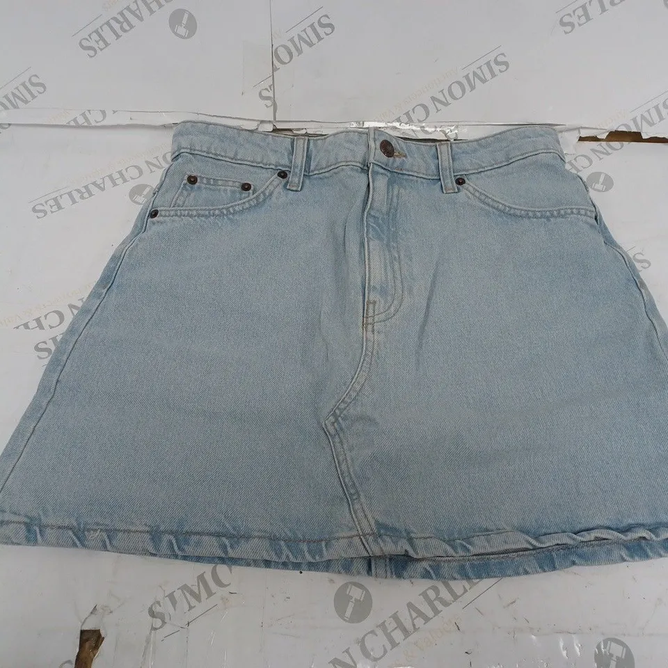 TOPSHOP DENIM SHORTS SIZE 10