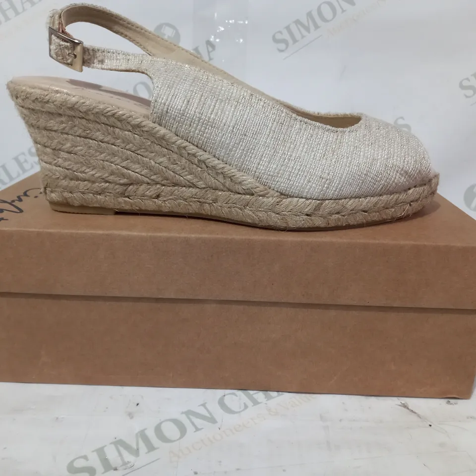 BOXED PAIR OF PHASE EIGHT OPEN TOE WEDGE HEEL SANDALS IN BEIGE EU SIZE 38
