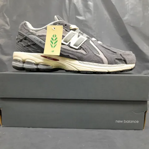 BOXED PAIR OF NEW BALANCE 1906 TRAINERS IN GREY SIZE UK 10.5