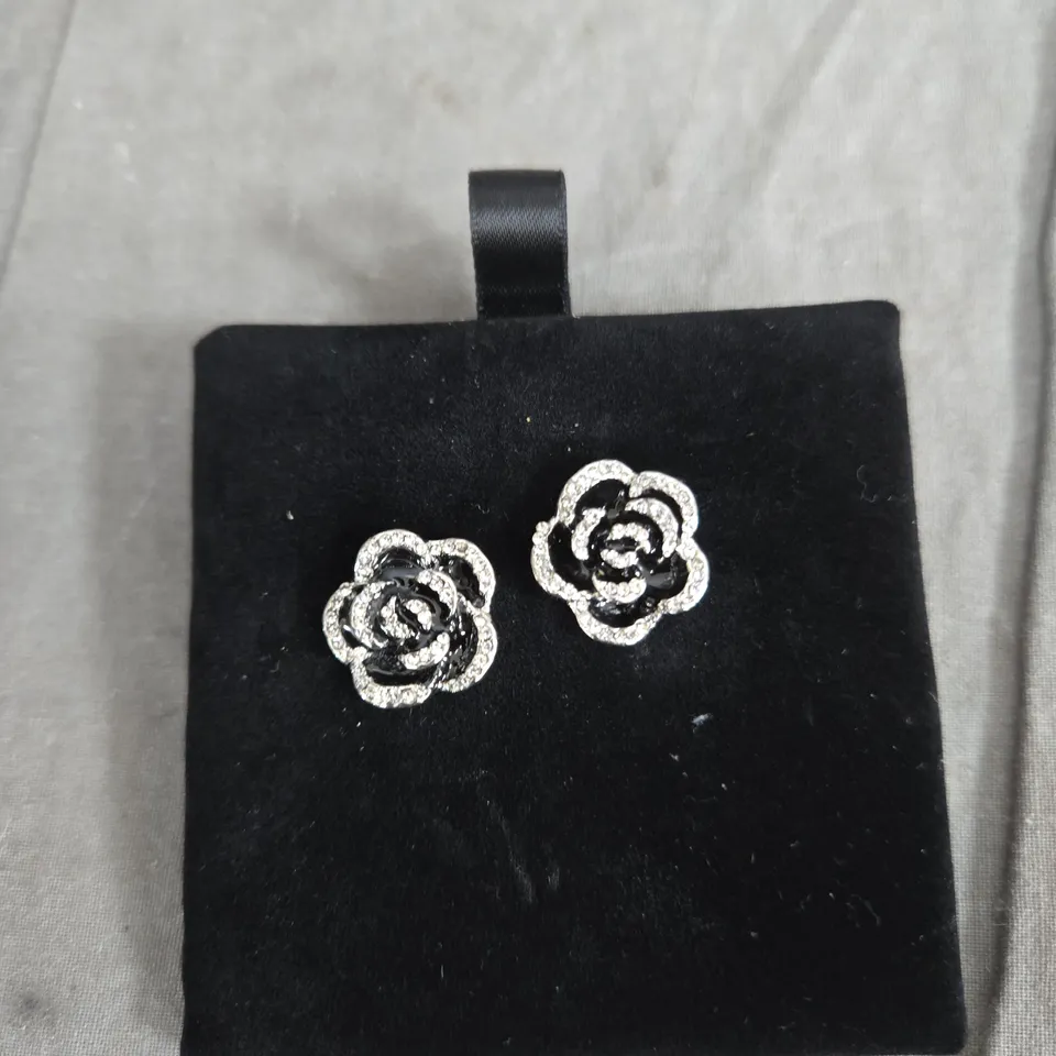 BUTLER & WILSON CRYSTAL FLOWER EARRINGS – BOXED 