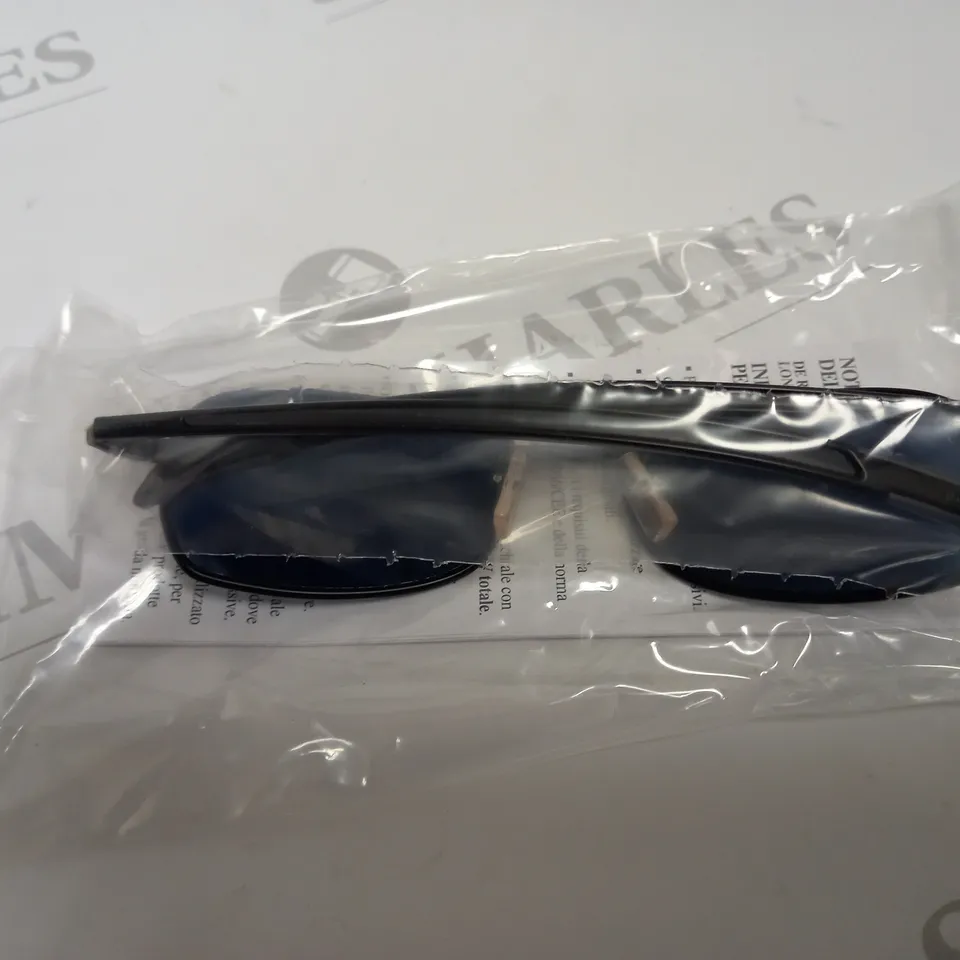 APPROX 10 TEMPERED GLASS DERIGO SUNGLASSES