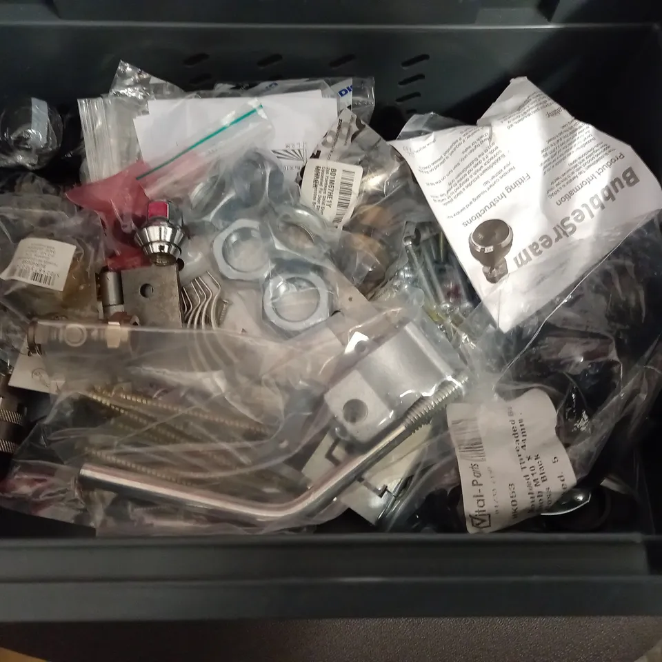 LARGE QUANTITY OF ASSORTED FITTING AND FIXTURE ITEMS - 2 CRATES