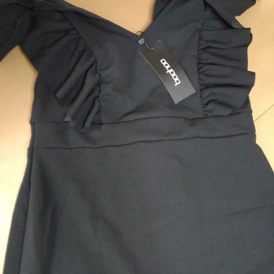 BOOHOO BLACK RUFFLE V NECK MIDI BODYCON DRESS - SIZE 10