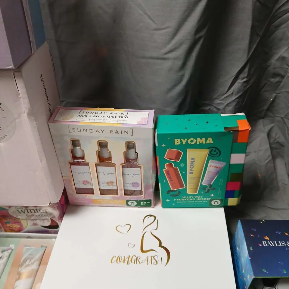 APPROXIMATEY 10 ASSORTED HEALTH AND BEAUTY PRODUCTS TO INCLUDE - BAYLUS AND BAYLIS COWSHED AND CHAPNEYS .