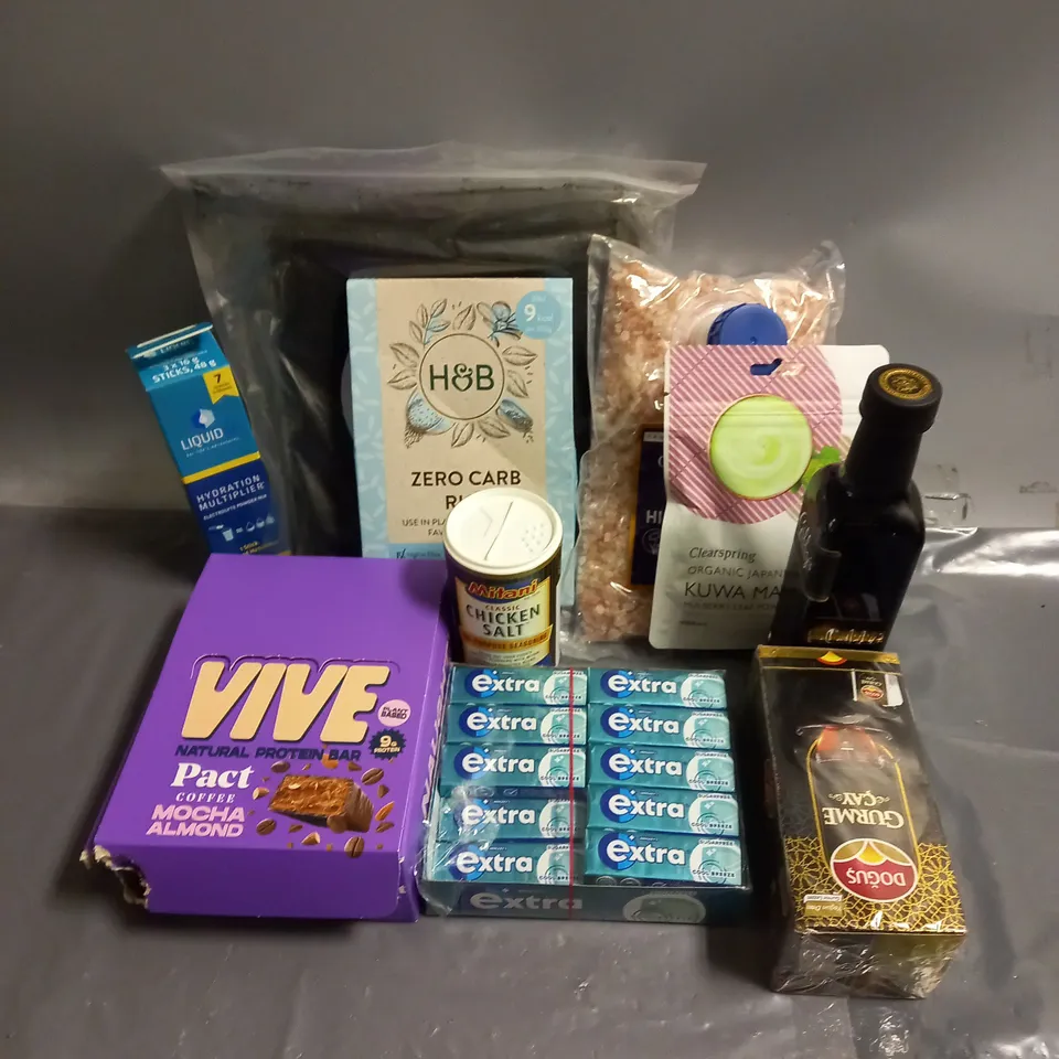APPROXIMATELY 10 ASSORTED FOOD/DRINK ITEMS TO INCLUDE - CLEARSPRING KUWA MATCHA MULBERRY LEAF POWDER - VIVE PROTEIN BARS - PURE TIDE KOREAN NORI - ETC