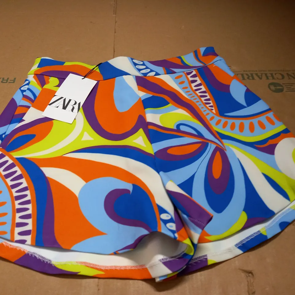 ZARA PATTERNED SHORTS IN MULTI - M