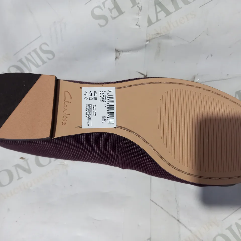 BOXED PAIR OF CLARKS GRACE LILLY BALLERINA WITH BOW TRIM STANDARD FIT IN PURPLE UK SIZE 5