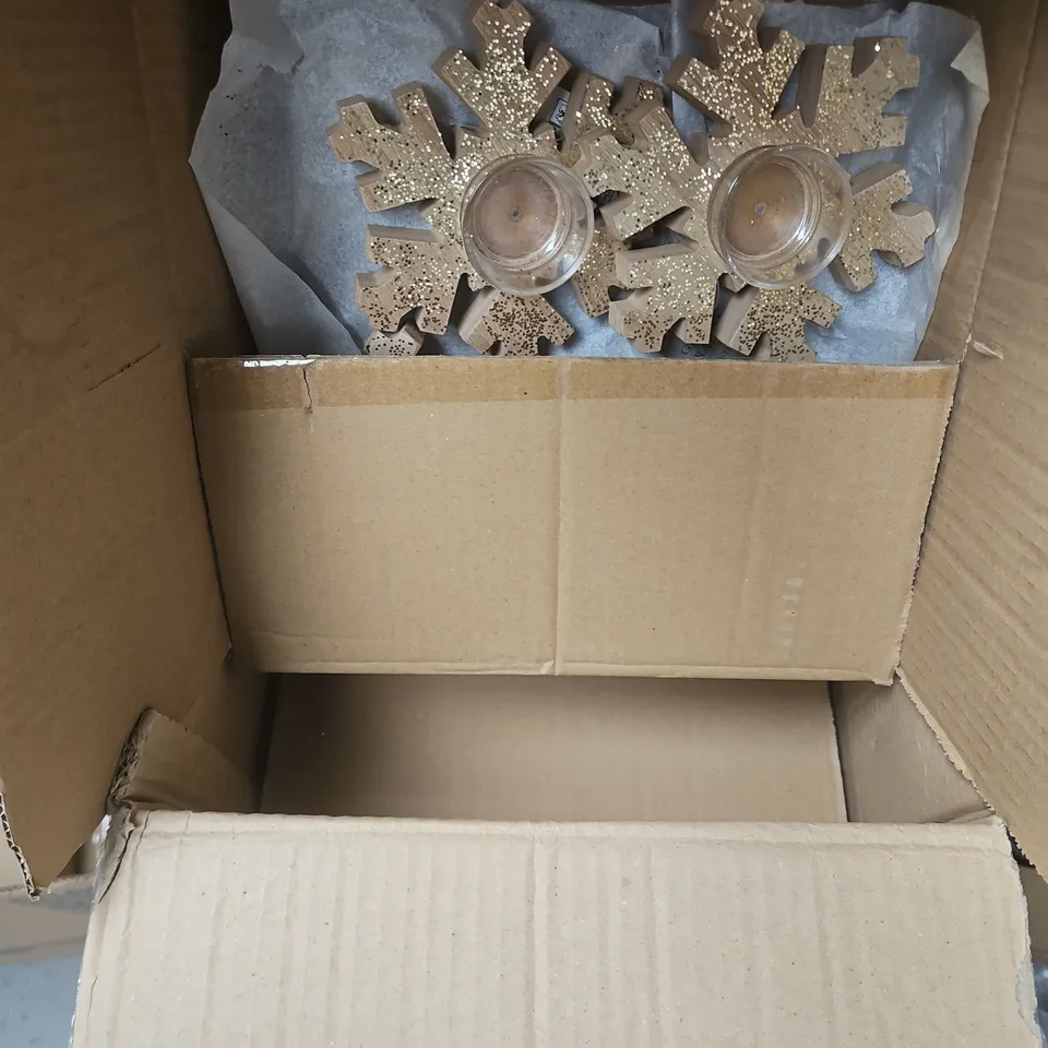APPROXIMATELY 35 GISELA GRAHAM FESTIVE TEALIGHT HOLDERS