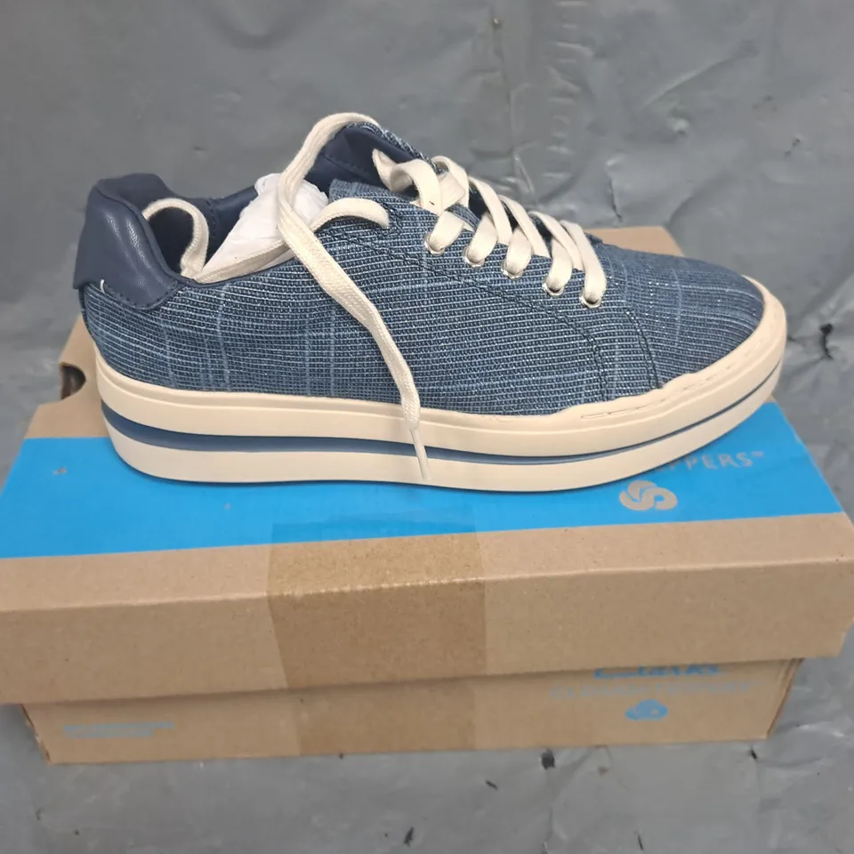 BOXED PAIR OF CLARKS CLOUD STEPPERS IN BLUE SIZE UK 5 