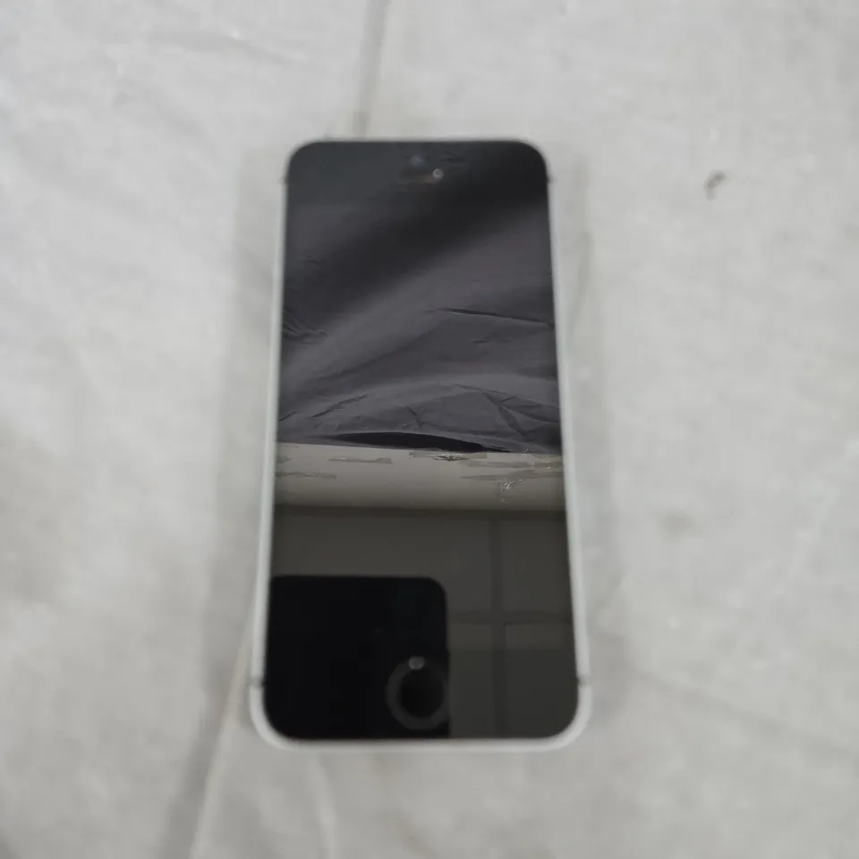 APPLE IPHONE SE SMARTPHONE 