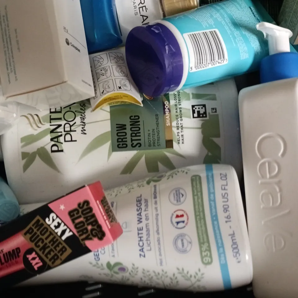 APPROXIMATELY 15 ASSORTED COSMETIC ITEMS TO INCLUDE BRAVA, GREEN PEOPLE, ETC - COLLECTION ONLY
