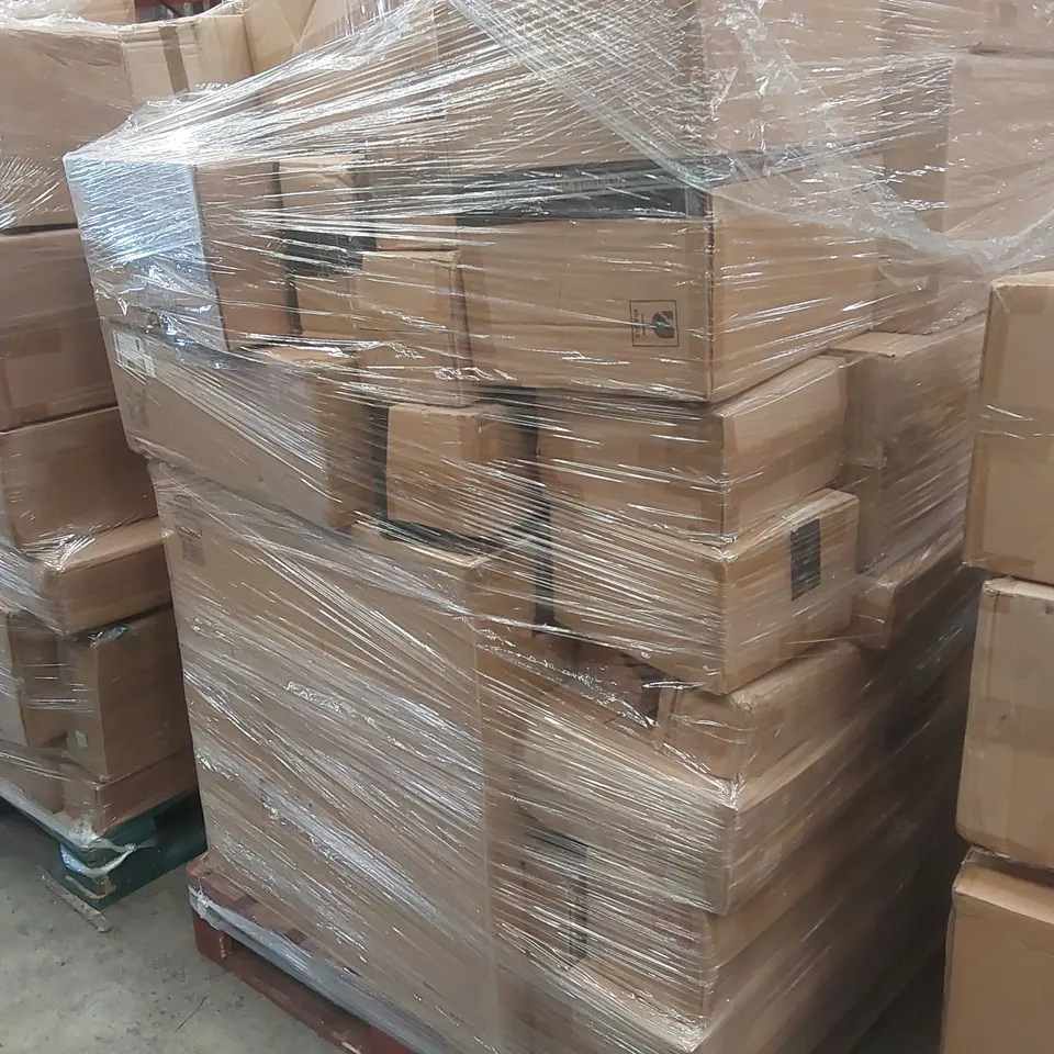 PALLET CONTAINING A LARGE QUANTITY OF ASSORTED LIGHTING PRODUCTS